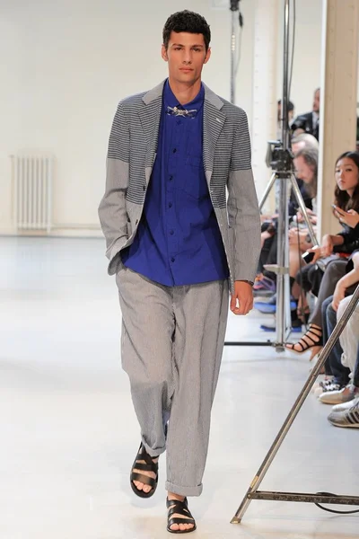 Look 30